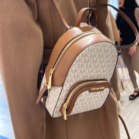 Michael Kors Ladies Backpack Bag Jaycee XS Conv Zip Backpack Vanilla - Picture 6 of 16